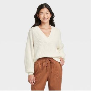 Cream V-Neck Pullover Sweater with Balloon Sleeves